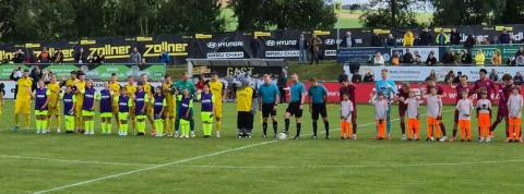 Einlaufkinder am 11. Spieltag DJK Vilzing - FC Augsburg II