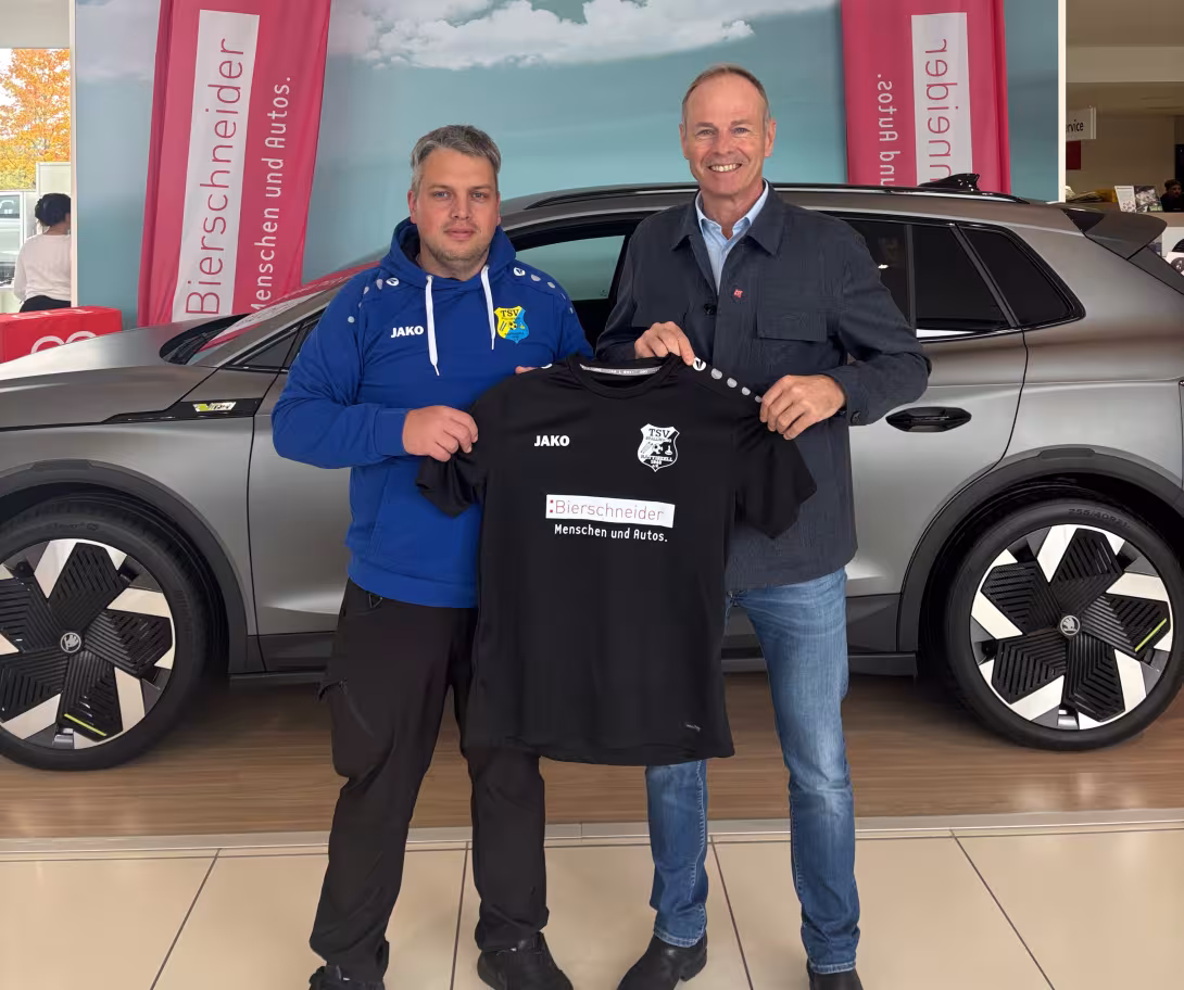 Jugendleiter Simon Stahl mit Geschäftsführer Herr Fleischmann der Auto Bierschneider GmbH